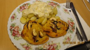 Stuffed yellow peppers with gnocchi and cheese sauce